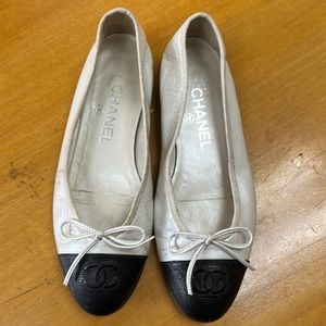 Chanel flats white/black sz 36/6US